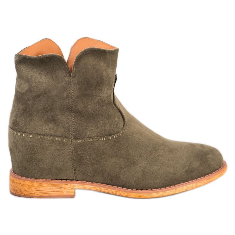 Sergio Todzi Cizme de cowboy pe o pană verde Sergio Todzi Cizme de cowboy pe o pană verde