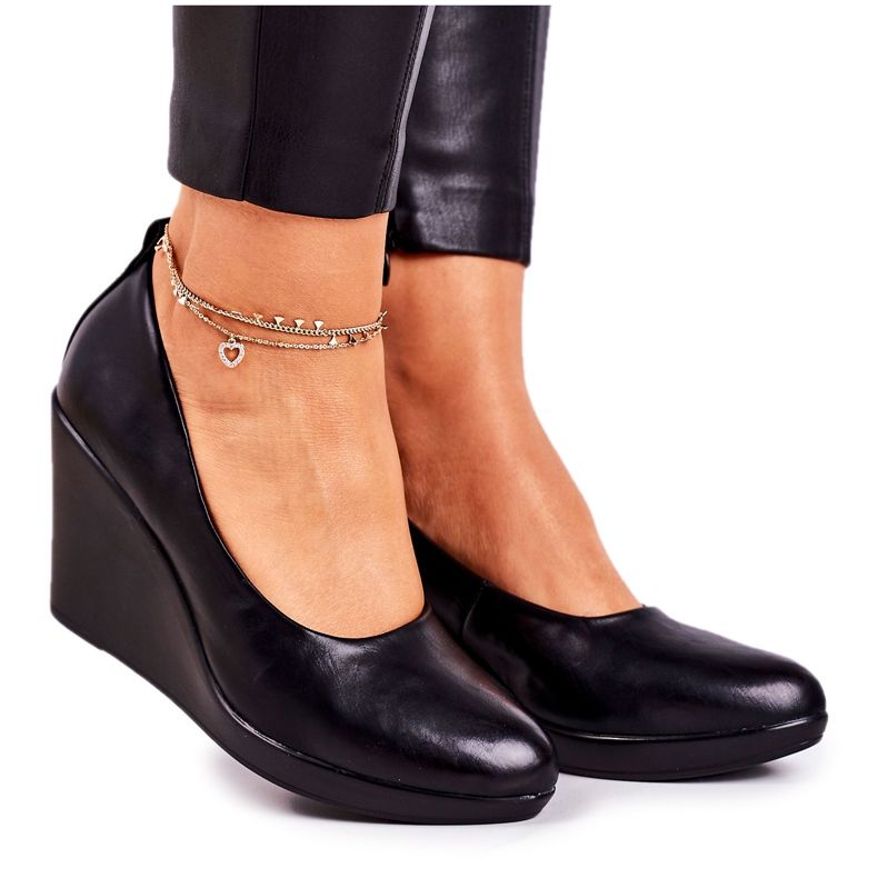 PJ1 Pompă clasică de damă pe pene Ivonne negru PJ1 Pompă clasică de damă pe pene Ivonne negru