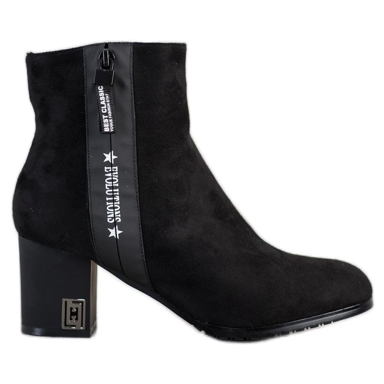 Gogo Cizme pe o evoluție post negru Gogo Cizme pe o evoluție post negru