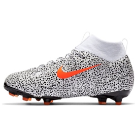 Pantofi de fotbal Nike Mercurial Superfly 7 Academy CR7 FG / MG Jr CV3182-180 alb