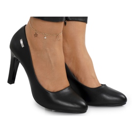 PJ1 Pompele clasice Eliana negre pe un bar negru