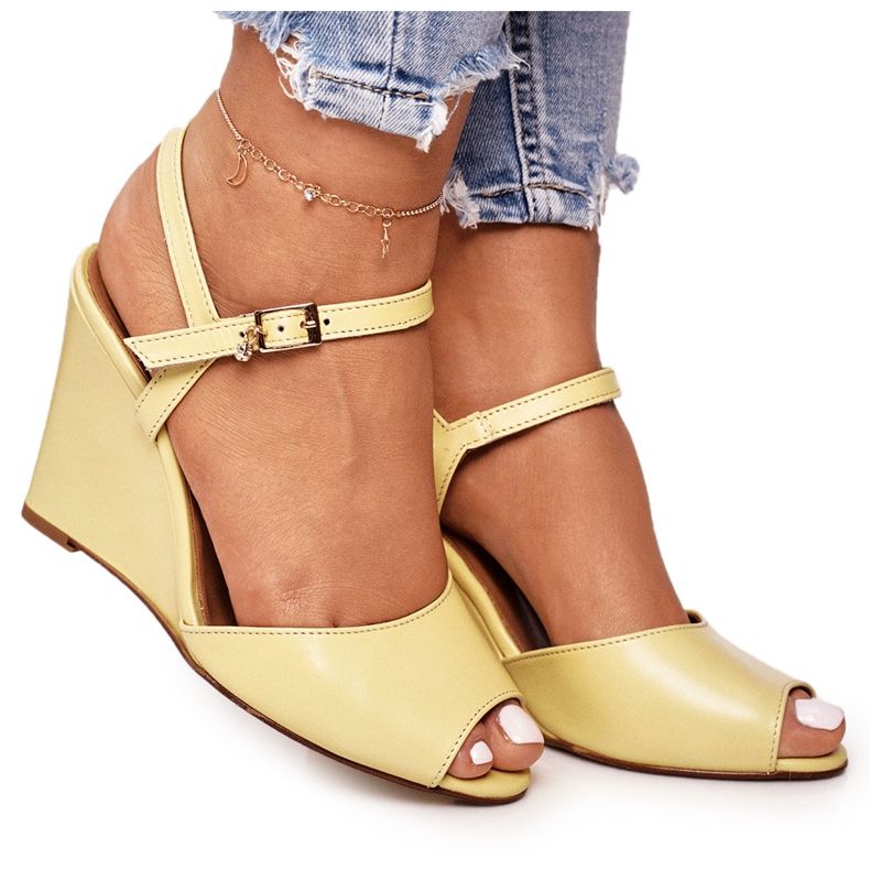 Sandale cu piele de căprioară Laura Messi 2253 Galben