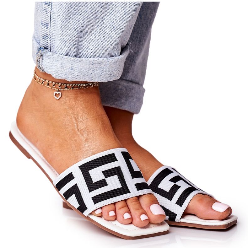 Papuci clasici de damă Melinda albă negru