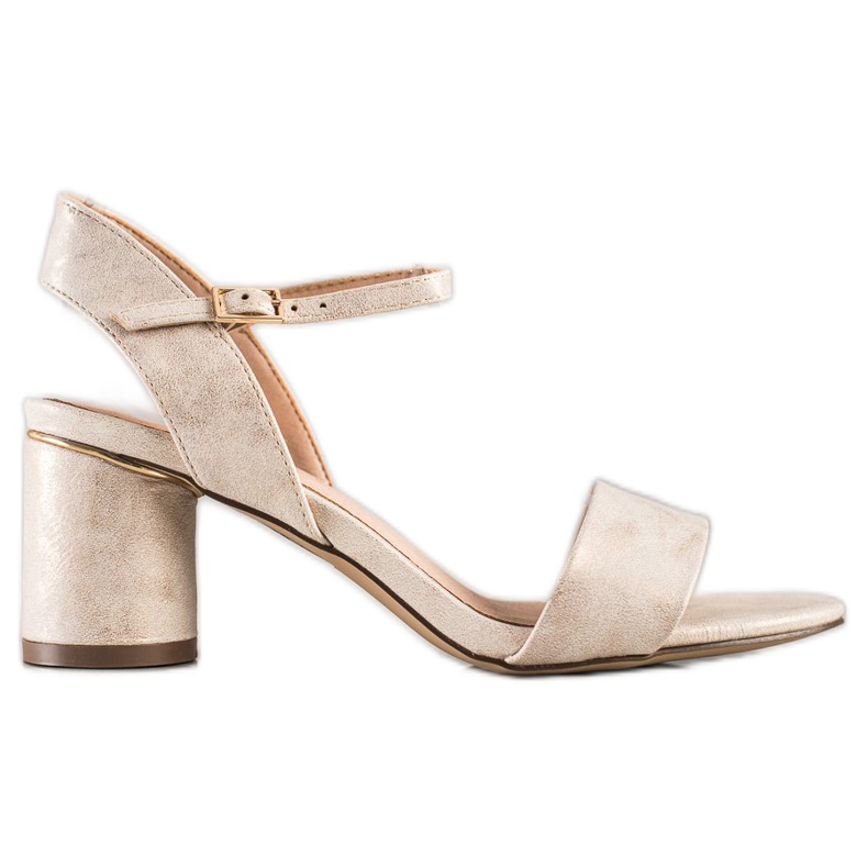 Evento Sandale elegante pe un bar bej de aur Evento Sandale elegante pe un bar bej de aur