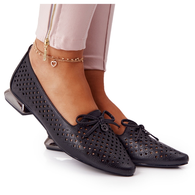 Mocasini ajurati pe toc argintiu Vinceza 21-10602 Negru