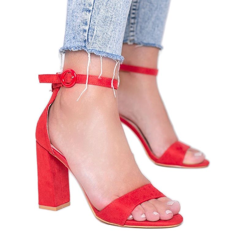 Sandale roșii pe stâlpul Penelope roșu