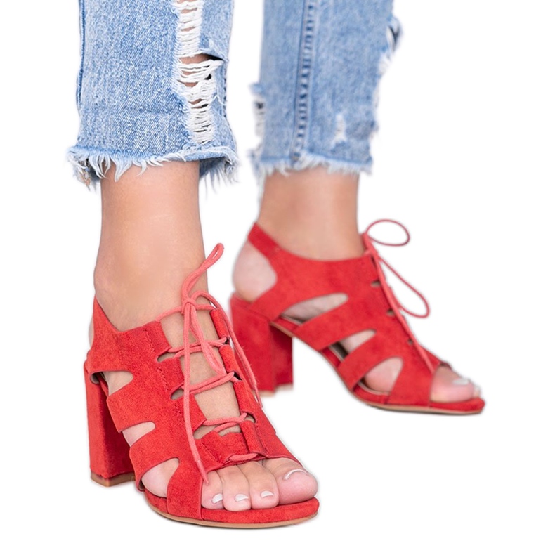 Sandale cu șireturi roșii pe postarea lui Isabella roșu Sandale cu șireturi roșii pe postarea lui Isabella roșu