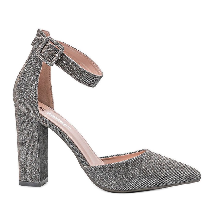 Pompele lucioase gri pe postarea Milei