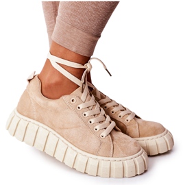 Adidași din piele de căprioară pe bej Adidași din piele de căprioară pe bej
