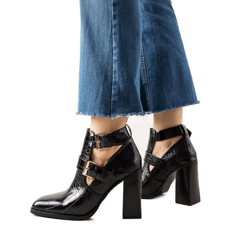 Cizme negre pe un post în modelul de piele de crocodil Maybelle negru Cizme negre pe un post în modelul de piele de crocodil Maybelle negru