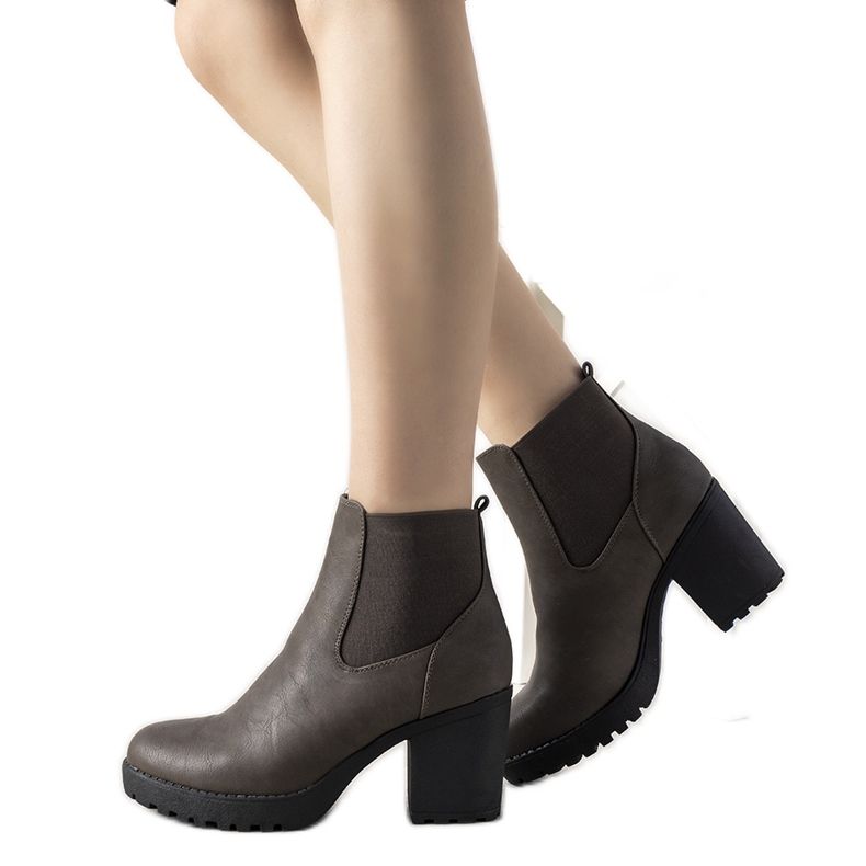 Botine maro pe stâlpul Brooke