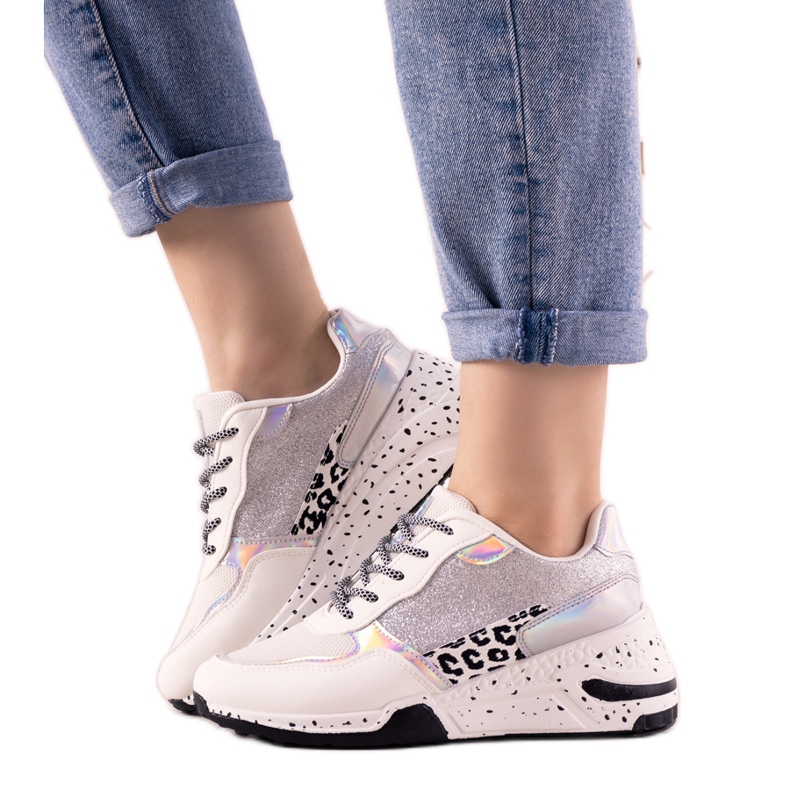 Adidași albi cu inserții holografice din Manitoba argint