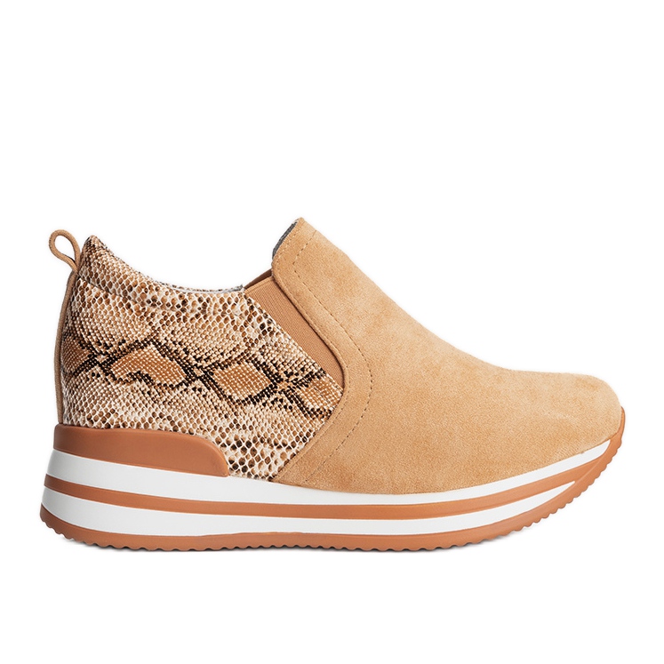 BM Adidași portocalii pe panoul Infinitale portocale