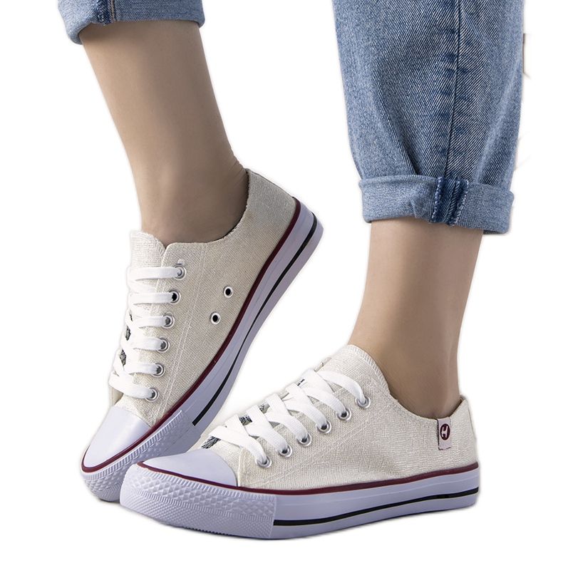 Adidași de oaspeți strălucitori, de culoare crem bej