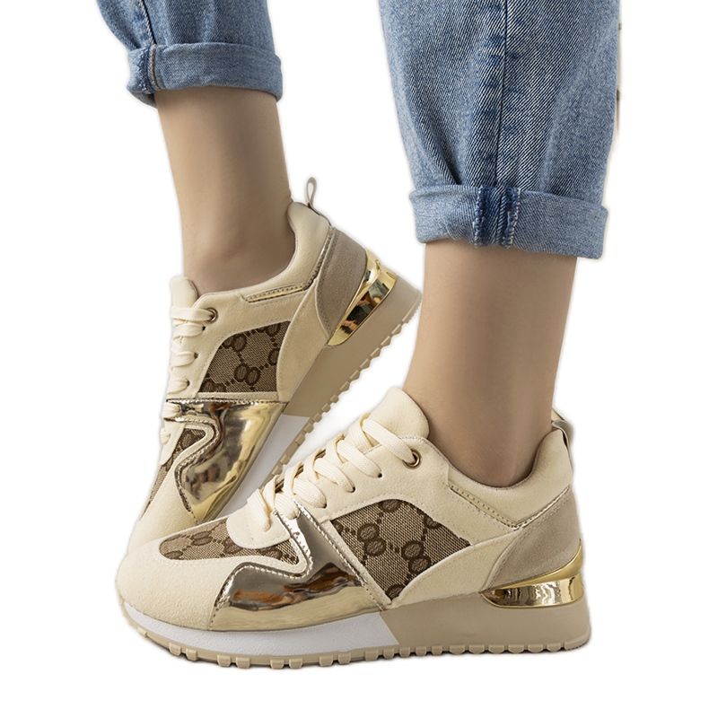 Adidași bej pentru femei de la Jovanna