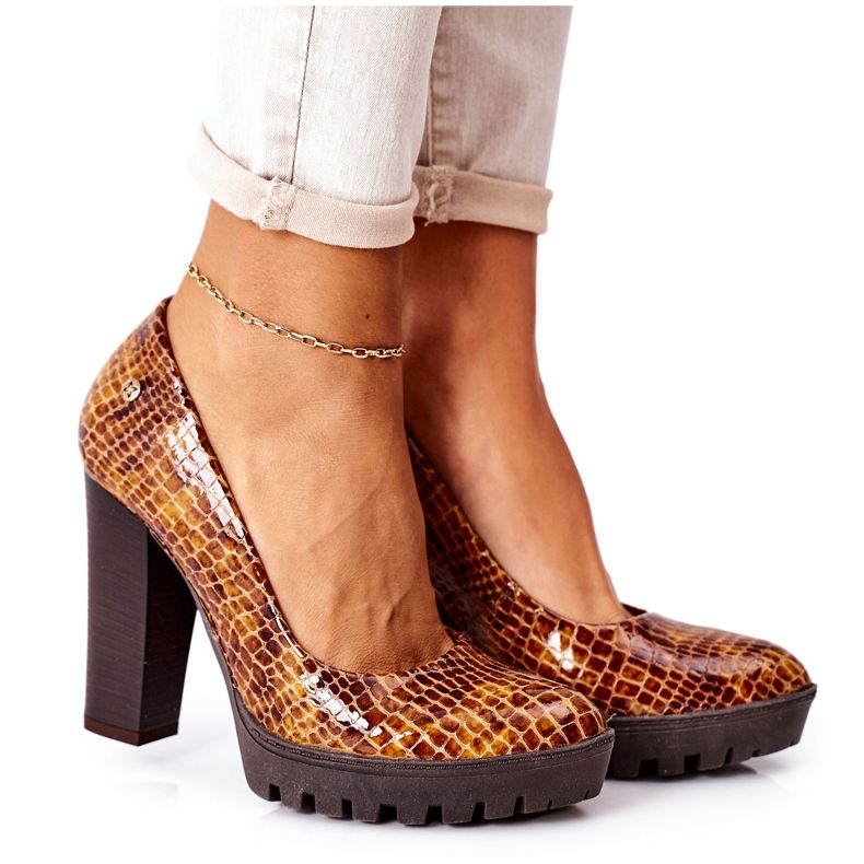 Pompe din piele pe o bară Maciejka 02629-50 Minereu lăcuit maro