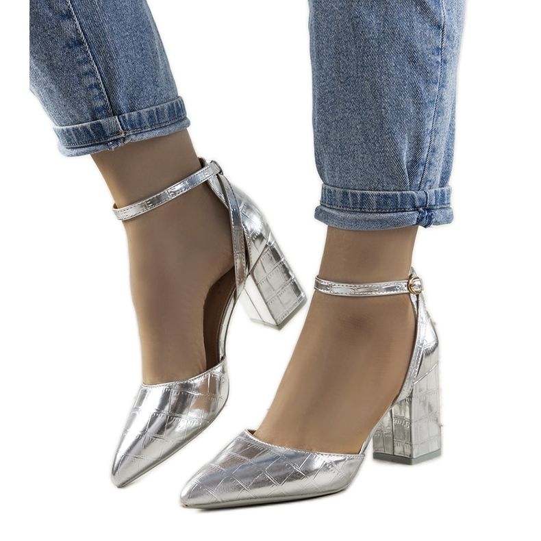 Pompe de argint pe stâlpul Davies