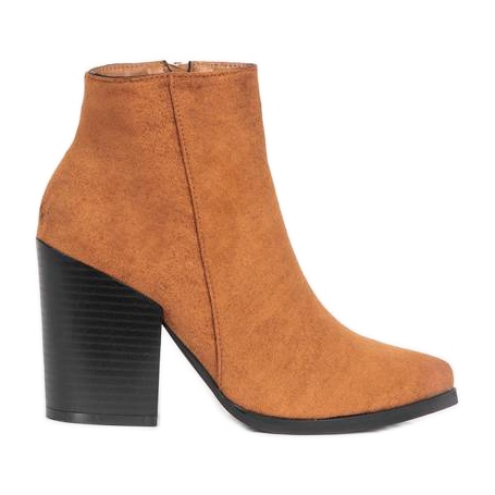 Botine maro pe postarea Mia Botine maro pe postarea Mia