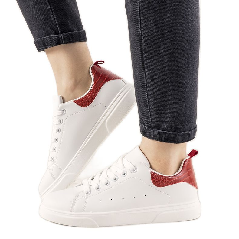 Adidași roșii și albi pe o talpă groasă Influ