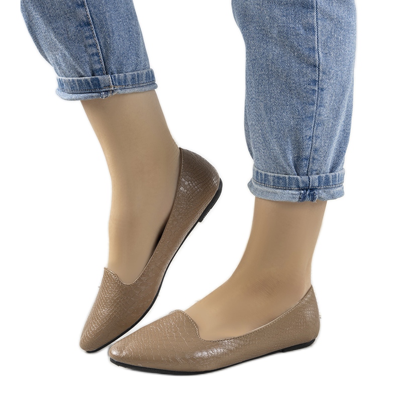 Balerine maro în modelul pielii de crocodil Aupra bej Balerine maro în modelul pielii de crocodil Aupra bej