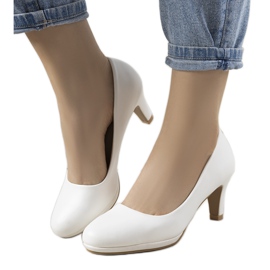 Pompă albă pe toc stiletto din piele ecologică Fink Pompă albă pe toc stiletto din piele ecologică Fink