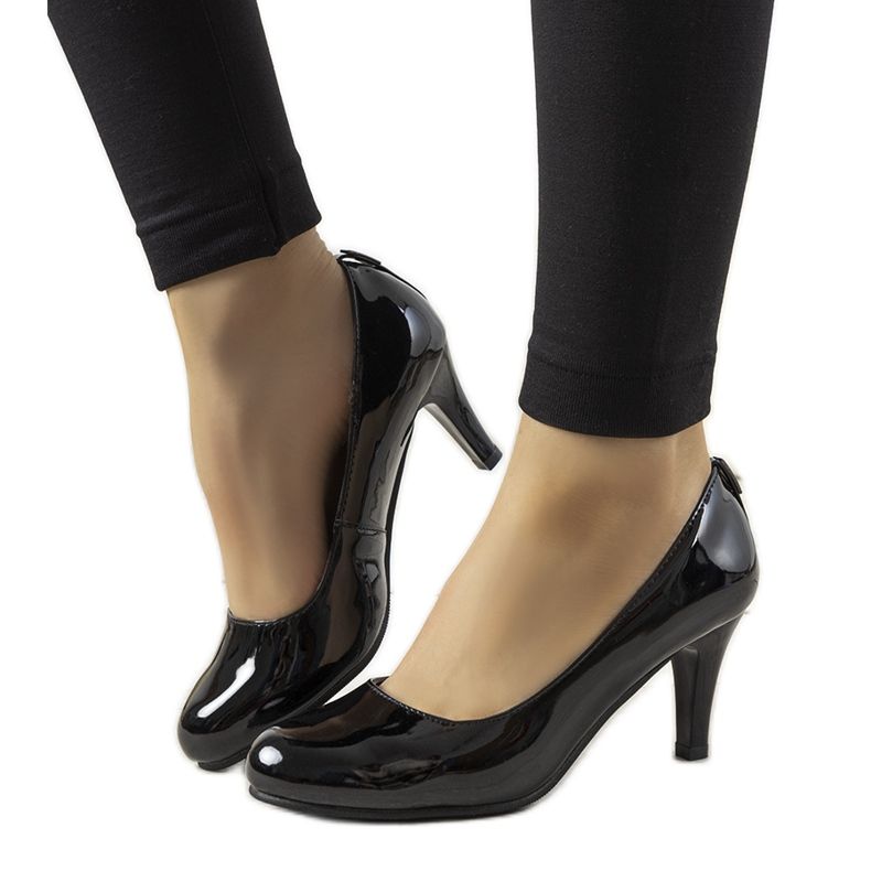 Pompele din lac negru pe stâlpul Zamora