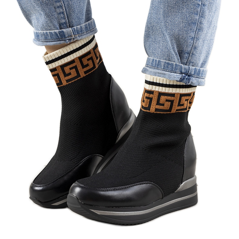 Adidași negri cu pană Wanda negru