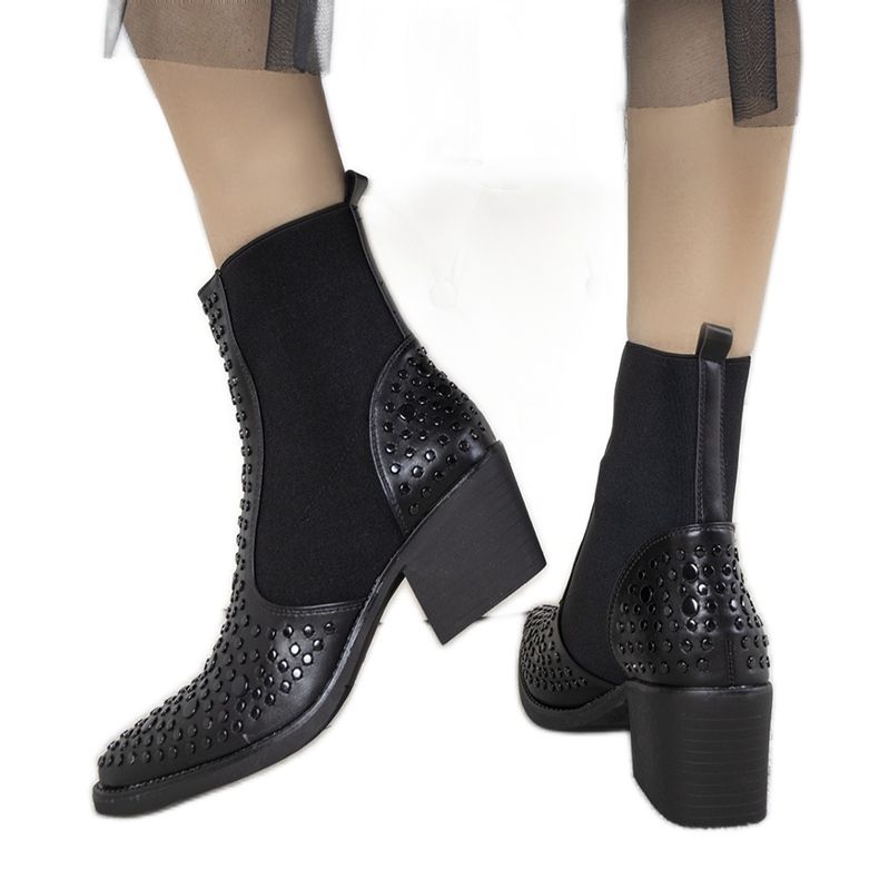 Cizme negre decorate cu știfturi Camus negru