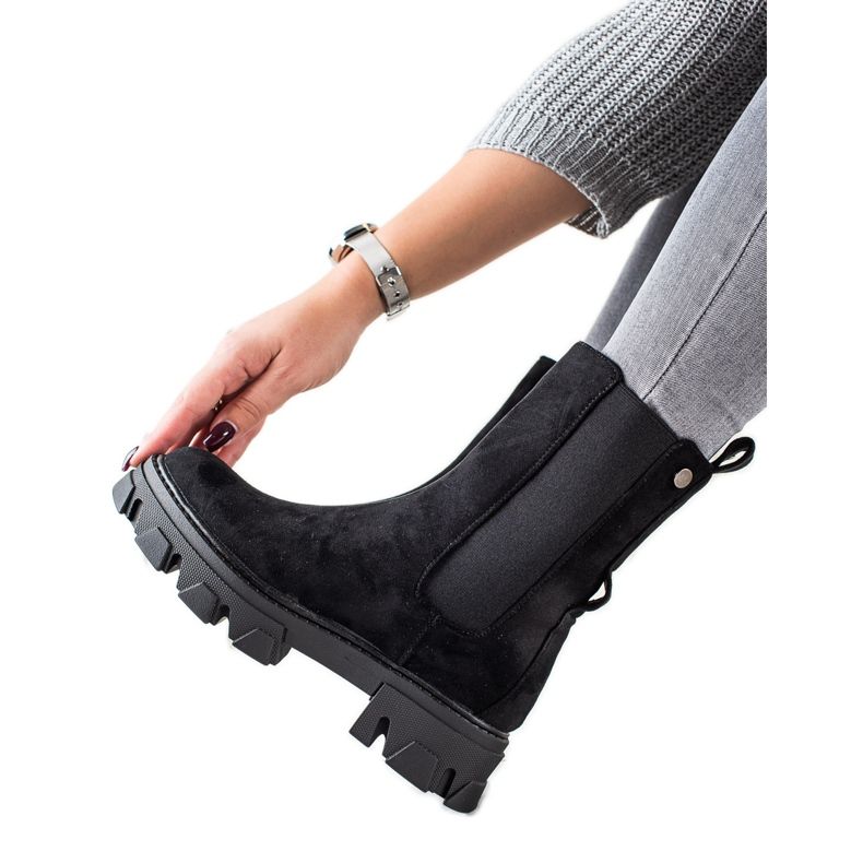 Sweet Shoes Cizme negre la modă pe platformă negru