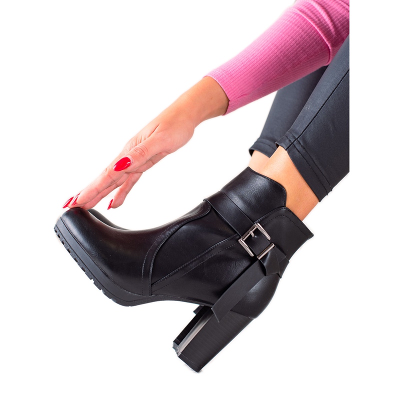 TRENDI Cizme cu toc înalt cu cataramă negru