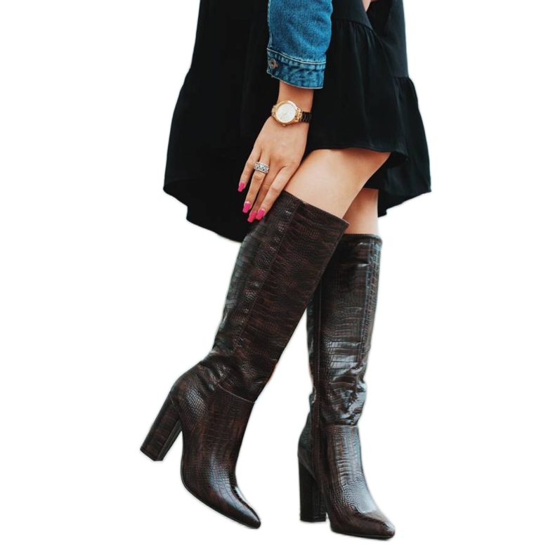 Cizme maro pe postarea Phoebo negru