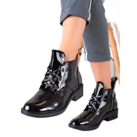 TRENDI Cizme elegante lacuite negru