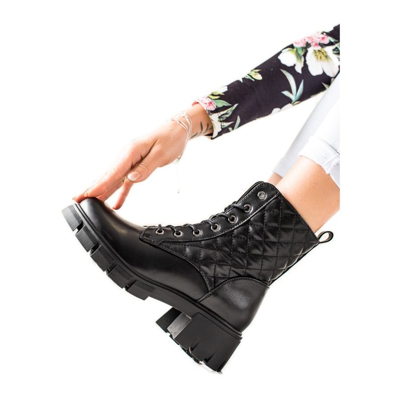 Bestelle Trappers matlasați clasici negru