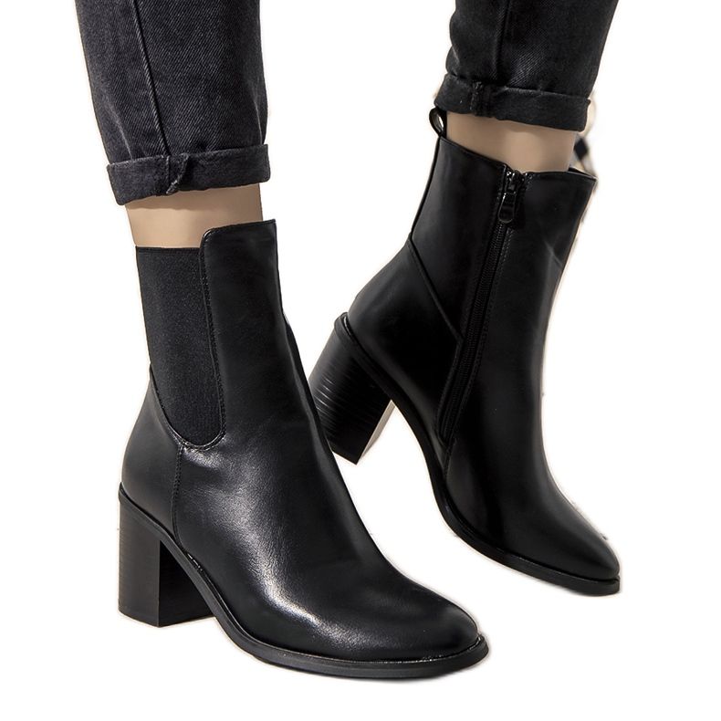 Cizme negre izolate pe stâlpul Michelle negru