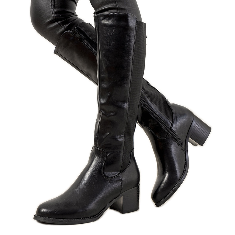 Cizme negre pe stâlpul izolat Jurado negru Cizme negre pe stâlpul izolat Jurado negru