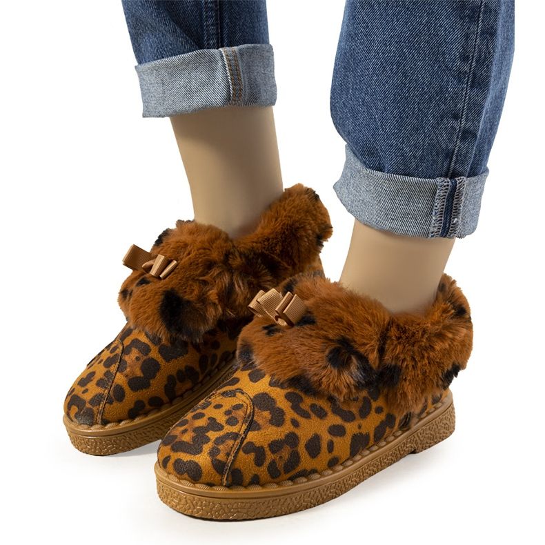 Papuci maro izolați cu blană Valle galben