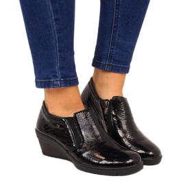 Pantofi din piele lacuita Helios W 389 neagra negru