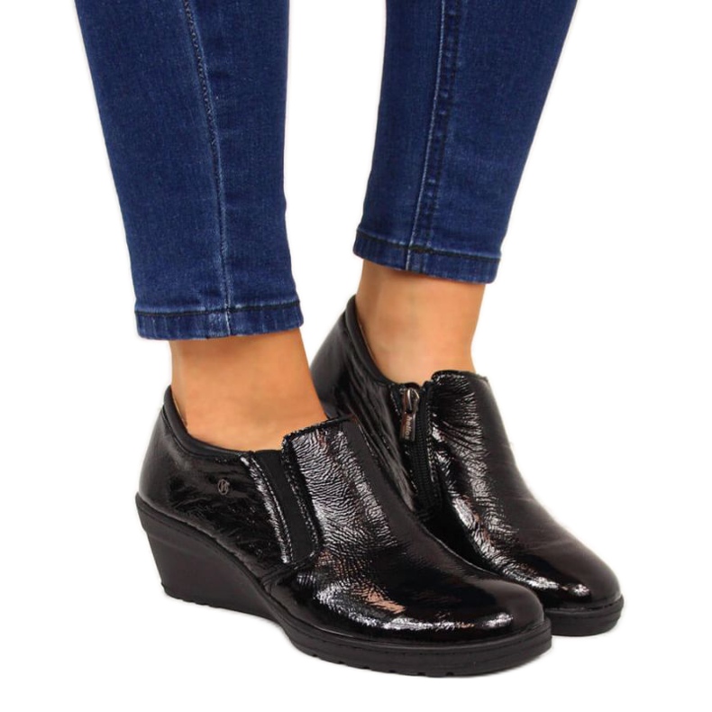 Pantofi din piele lacuita Helios W 389 neagra negru