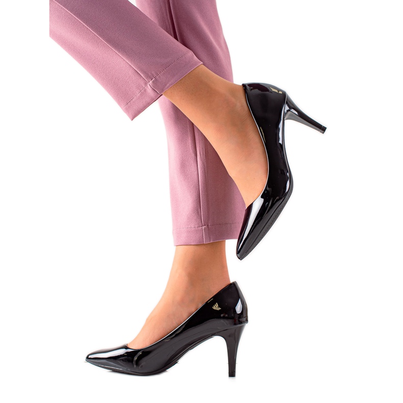 Clowse Tocuri lacuite elegante negru