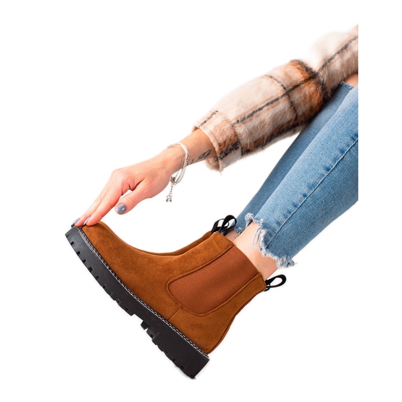 Ideal Shoes Botine din piele intoarsa cu platforma maro