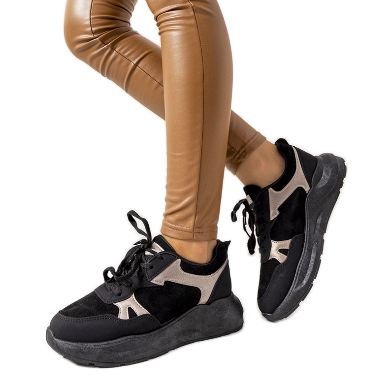 Tenisi negri cu accente Davis aurii negru