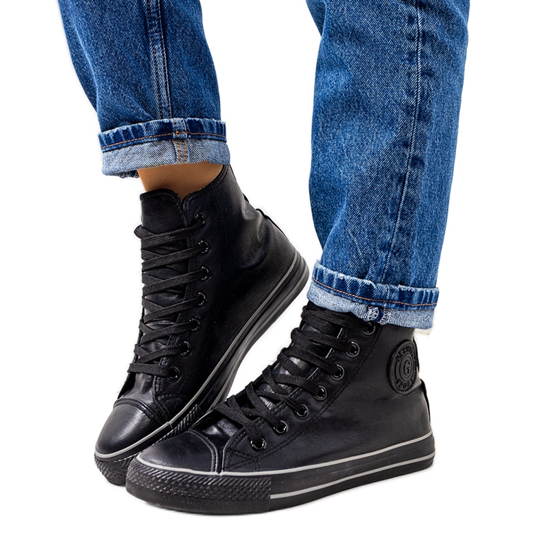 Tenisi negri, izolați până la glezne, de la Lade negru Tenisi negri, izolați până la glezne, de la Lade negru