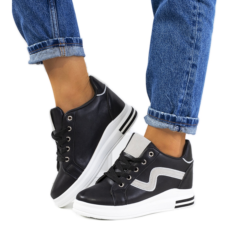 Tenisi negri pe pana Piazza negru