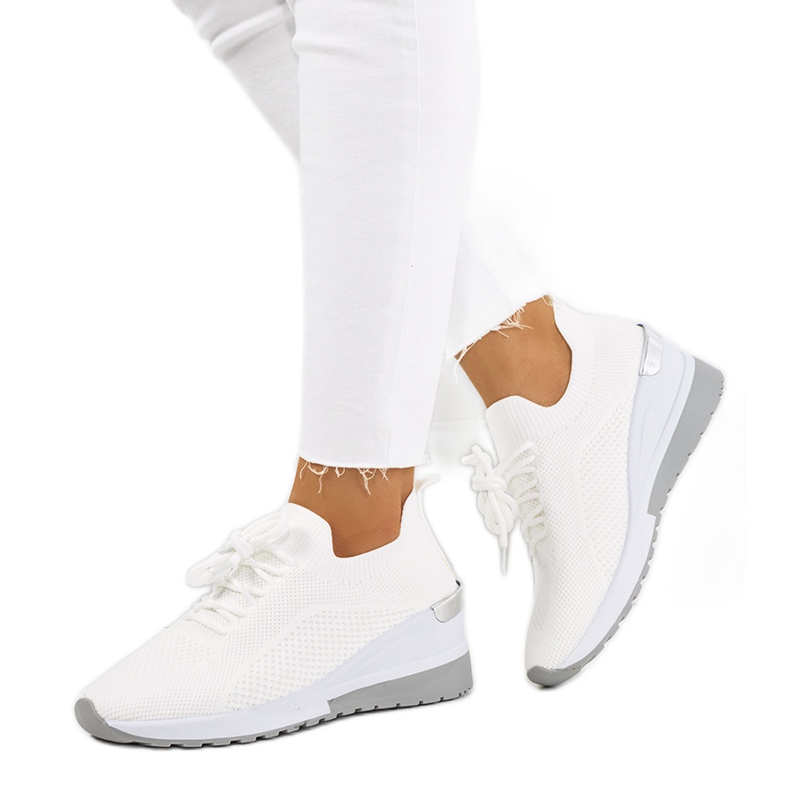 Tenisi albi pe pană Sabelia