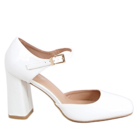 Pompe expuse pe postul Frida White alb Pompe expuse pe postul Frida White alb