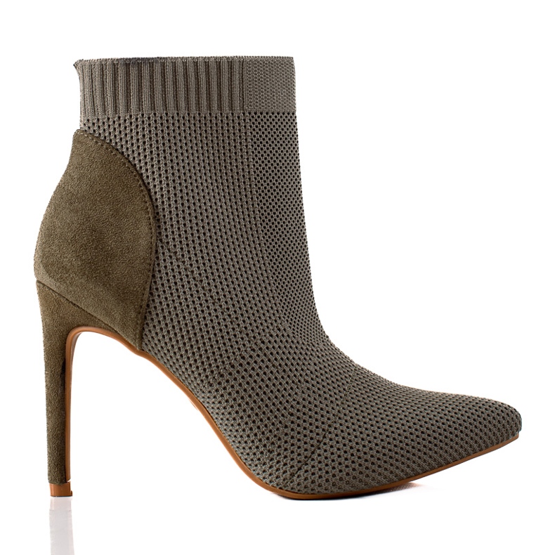 Cizme asortate pe un toc S. Barski verde