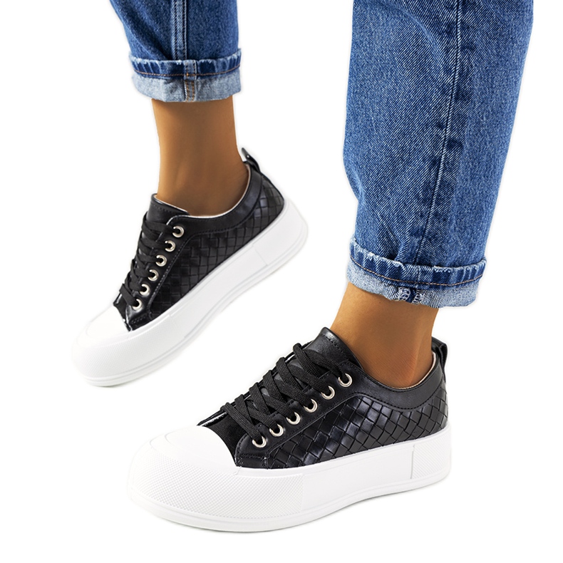 Adidași negri pe o talpă groasă Luther negru