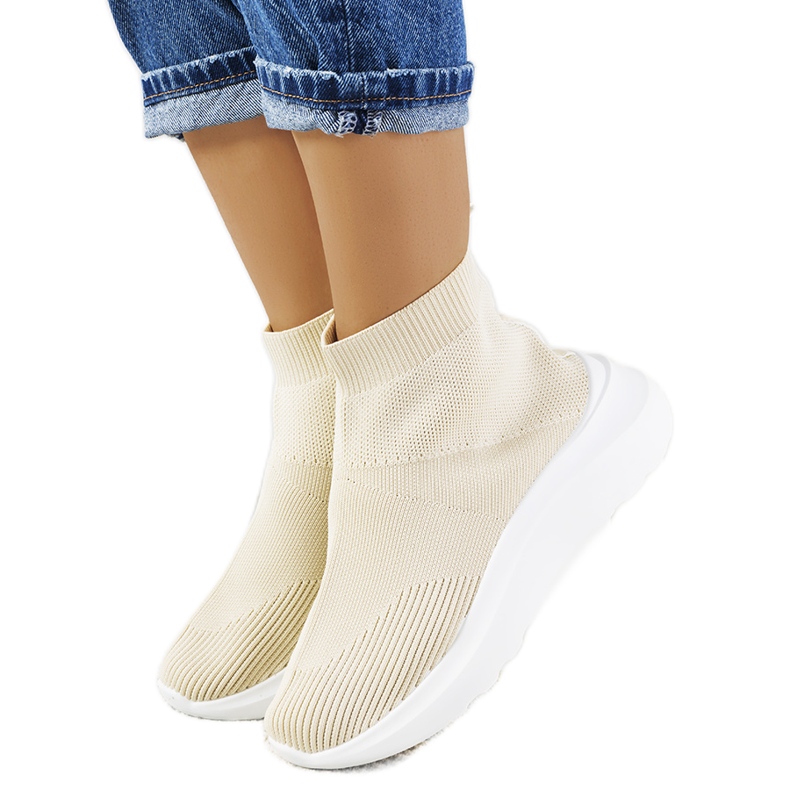 Tenisi înalți bej de la Jennifer