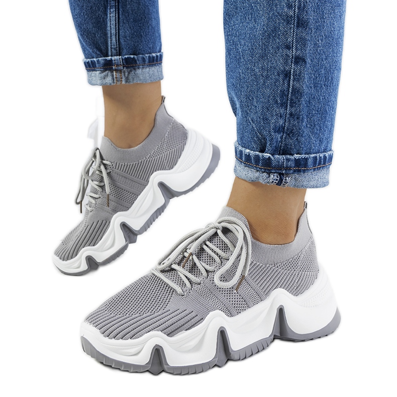 Tenisi sport gri de la Thornber Tenisi sport gri de la Thornber