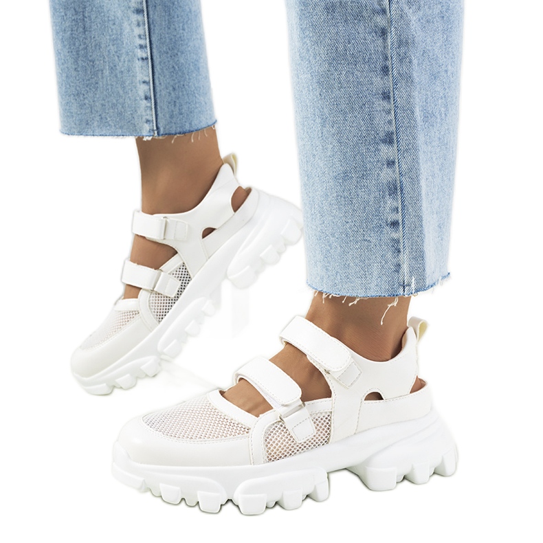 Adidasi albi cu talpa de tractor de la Djurs